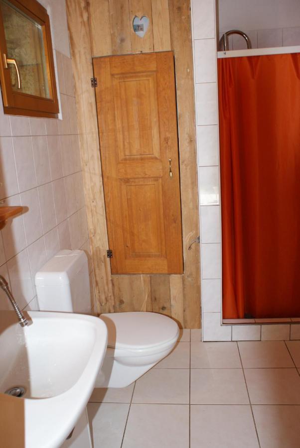 Rustikale Und Grosszuegige Ferienwohnung Kasperske Hory Bagian luar foto