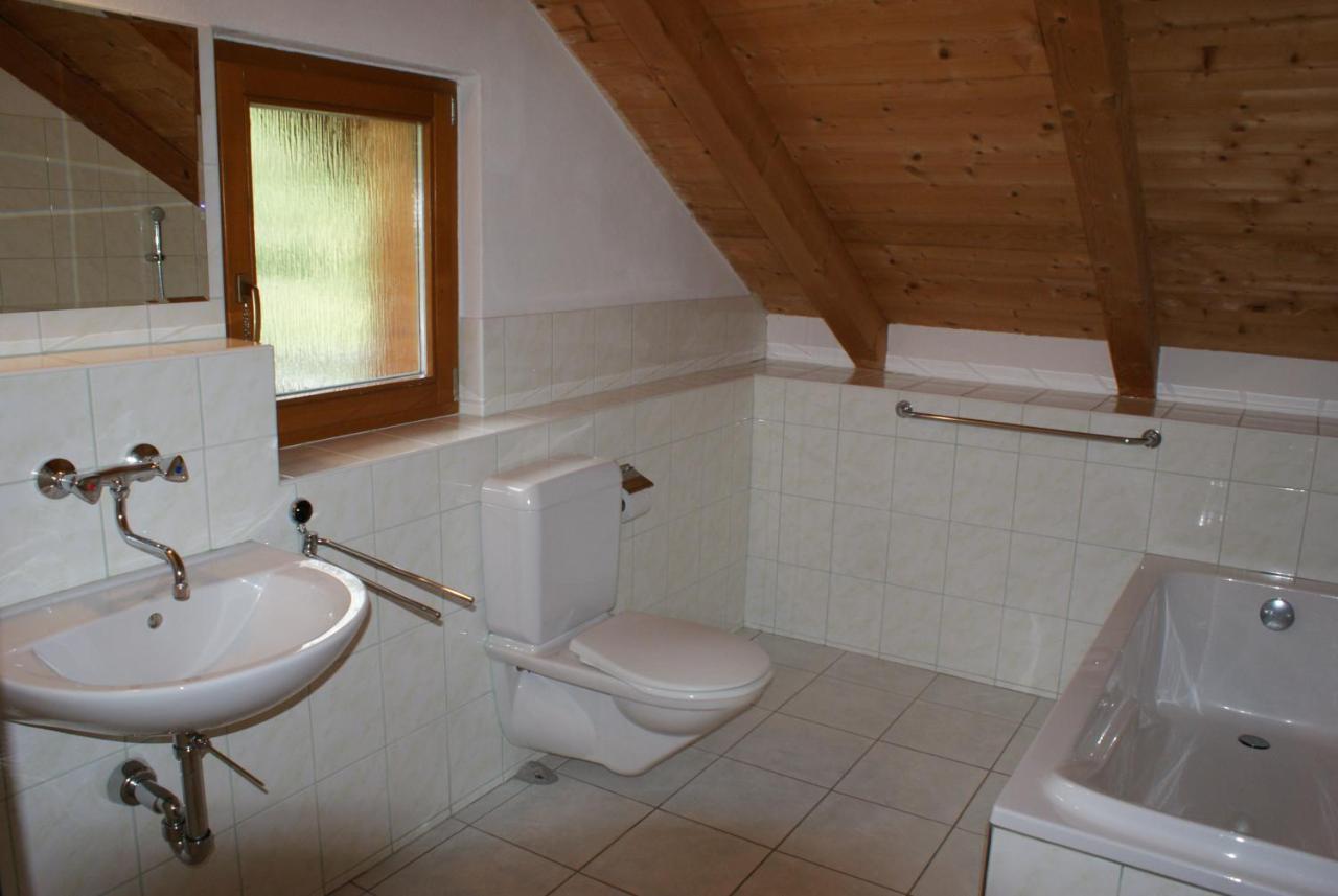 Rustikale Und Grosszuegige Ferienwohnung Kasperske Hory Bagian luar foto