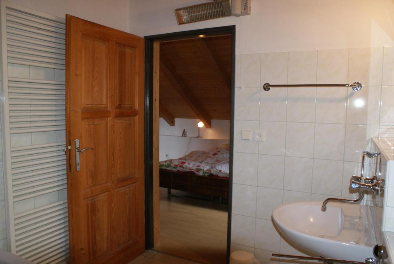 Rustikale Und Grosszuegige Ferienwohnung Kasperske Hory Bagian luar foto